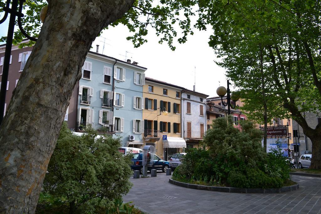 Relais De La Place Desenzano del Garda Rum bild
